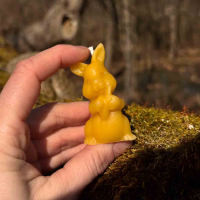 Свічка з бджолиного воску зайчик