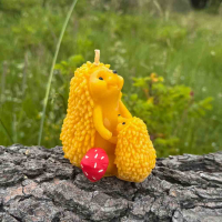 Свічка з воску "милі їжачки"